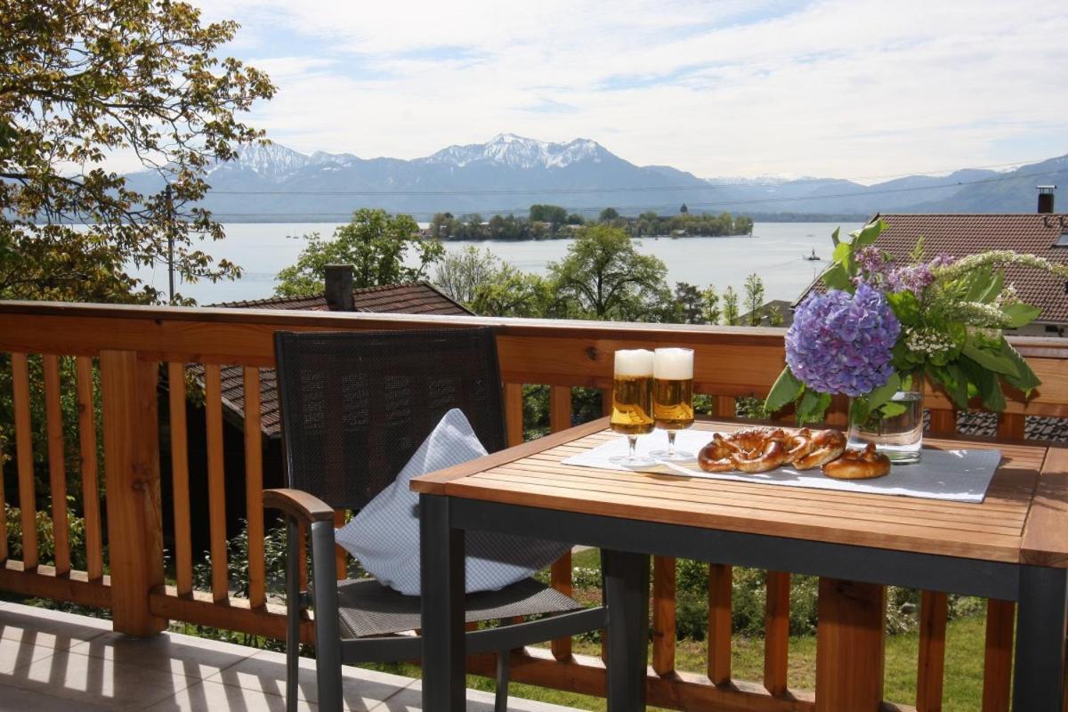 Апартаменты Haus Chiemsee-Blick Гштадт-ам-Кимзее Экстерьер фото